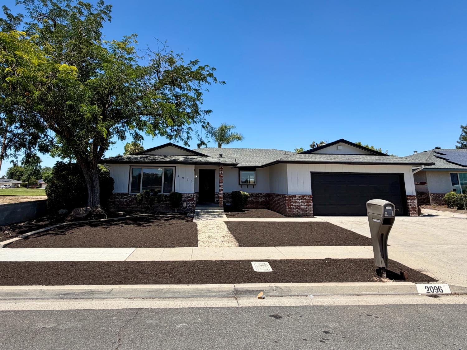 2096 E Sierra Ave